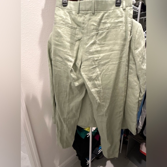 Men’s sage green linen suit - Picture 7 of 9